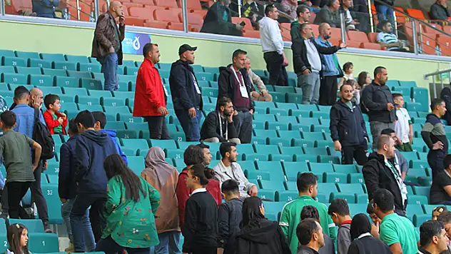 Tribünler istifa sesleriyle inledi!
