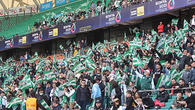 Tribünlerde 100. yıl marşı coşkusu
