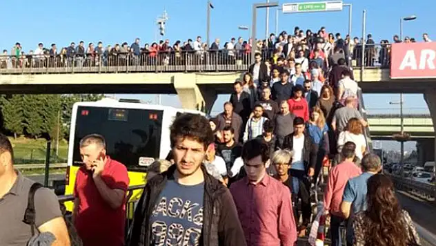 TRT ve İBB arasındaki 'üst geçit ücretli oldu' tartışması