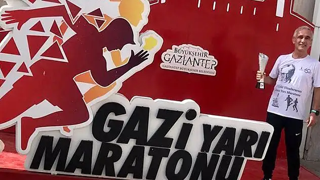 TSYD'li Seyfi Atamer ikincilik kürsüsünde