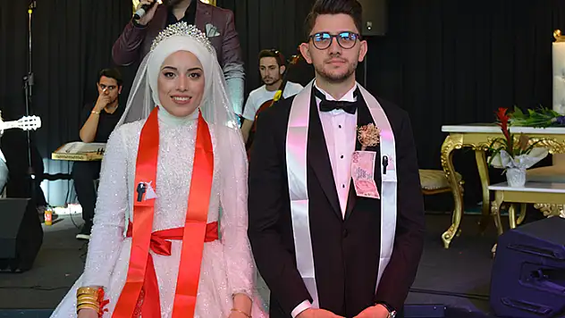 Tuba ile Macit Burak dünyaevine girdi