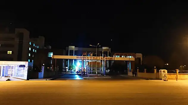 Tüfekle oynayan 14 yaşındaki çocuk, kendini vurdu