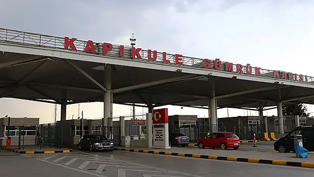 Tüm zamanların rekoru: Kapıkule'den bir günde 35 bin 887 yolcu giriş yaptı
