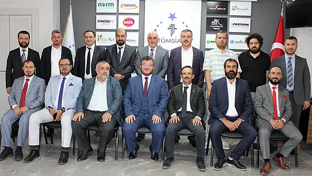 TÜMSİAD Konya Şubesinde Ahmet Serçe güven tazeledi
