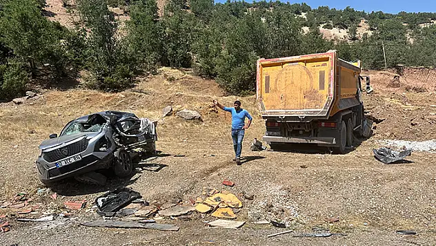 Tunceli'de cip ile kamyon çarpıştı 1'i çocuk 2 ölü, 4 yaralı
