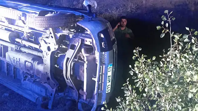 Tunceli'de tarım işçilerini taşıyan minibüs şarampole devrildi: 20 yaralı
