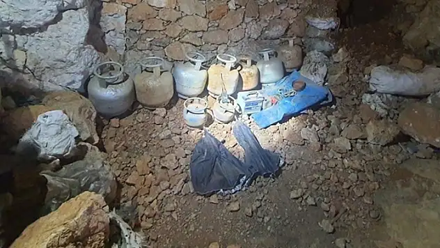 Tunceli'de teröristlerin kullandığı 30 sığınak ve mağara imha edildi
