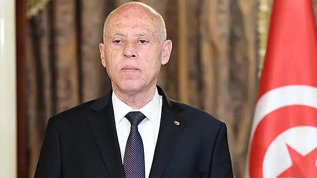 Tunus'ta Cumhurbaşkanı Said, Başbakanı görevden aldı, meclisin yetkilerini dondurdu
