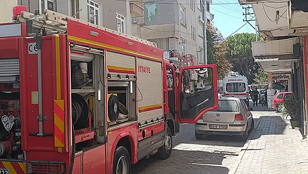 Turgutlu'da çıkan yangında 2 muhabbet kuşu telef oldu