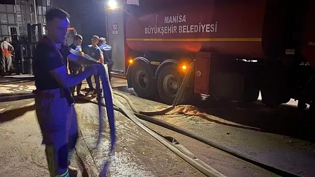Turgutlu'da kereste işletmesinde yangın paniği