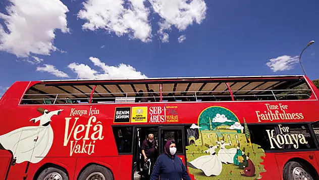 Turistler şehir turuyla Konya'yı yakından tanıyorlar