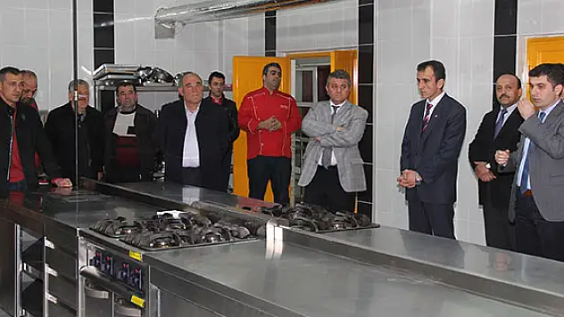 Turizm işletmecilerinden uygulamalı liseye ziyaret