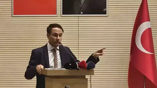 Türk asıllı siyasetçi, Avrupa Parlamentosu seçimleri için Konya'daki hemşehrilerinden destek istiyor
