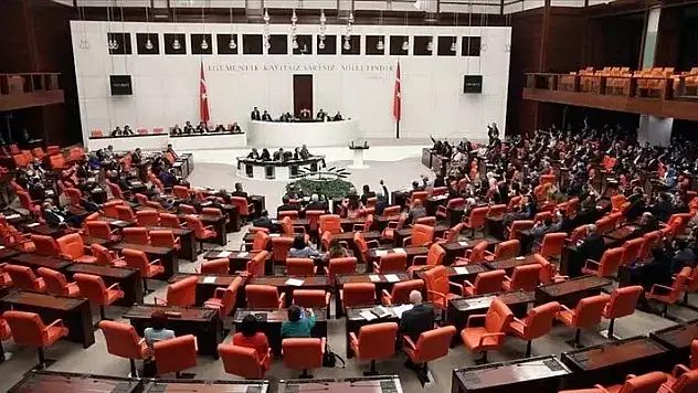 Türk askerinin Irak ve Suriye'deki görev süresinin uzatılmasına ilişkin tezkere Meclis'te
