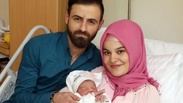 Türk bebek doğar doğmaz ırkçılığın hedefi oldu!