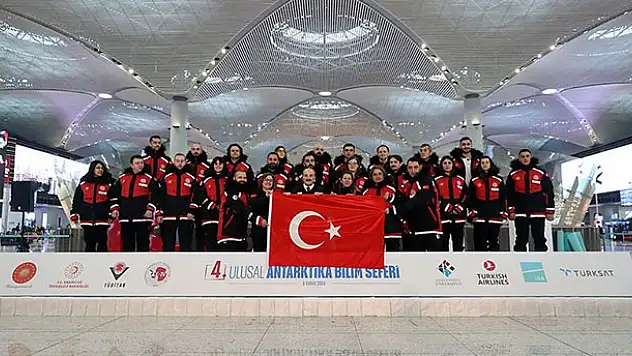 Türk bilim insanları Antarktika'ya ulaştı