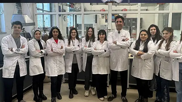Türk bilim insanları kutuplardaki bazı canlıların dışkı örneklerinden bölgenin kirliliğini belirleyecek