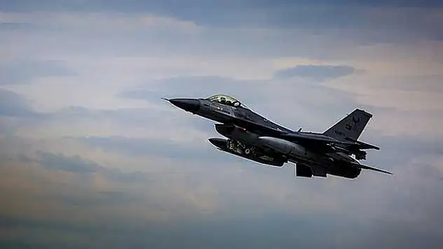 Türk F-16'sına taciz!
