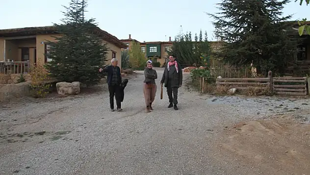 Türk Halk Müziği Sanatçısı Şükriye Tutkun, müzik çalışmalarını Sonsuz Şükran köyünde sürdürüyor
