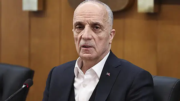 TÜRK-İş Başkanı Ergün Atalay'dan asgari ücret açıklaması: Uzlaşırsak masadayız, yoksa oturmayız
