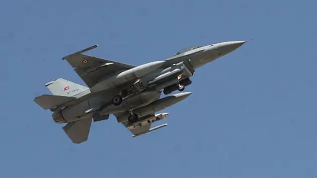 Türk jetine Ege'de Yunan tacizi
