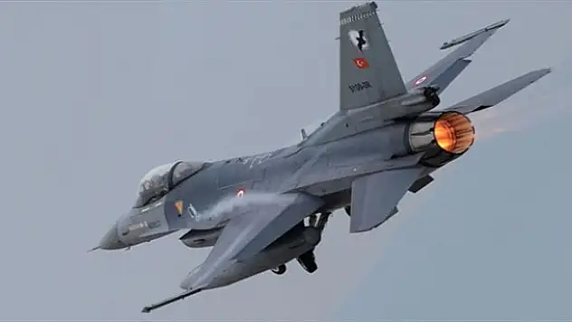 Türk jetleri Kuzey Irak'a girdi