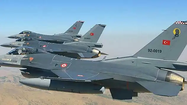 Türk jetleri PKK'ya bomba yağdırdı