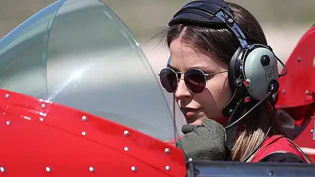 Türk kadın akrobasi pilotunun fotoğrafı ABD müzesinde