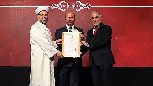 Türk Kızılay'ından Selçuklu Belediyesine altın madalya