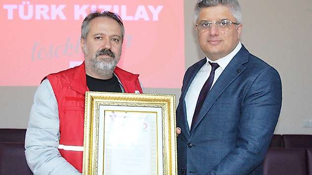 Türk Kızılay'dan Samsun İl Milli Eğitim Müdürlüğü'ne 'altın madalya'