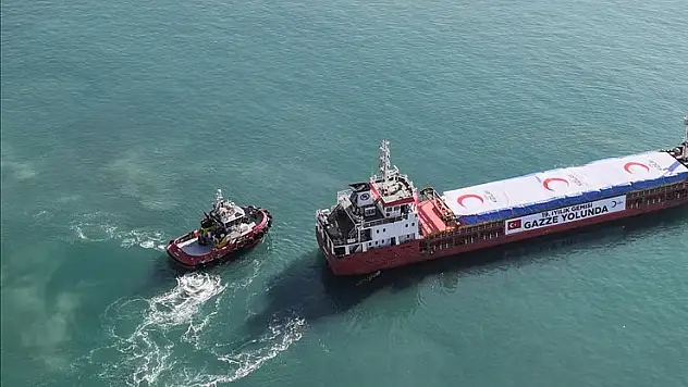 Türk Kızılayın Gazze için hazırladığı 19. 'İyilik Gemisi' Mersin limanından uğurlandı