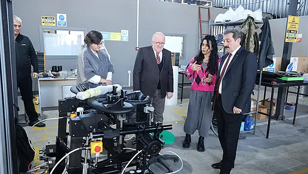 Türk mühendislerden çocuklar için mobil yürüme robotu
