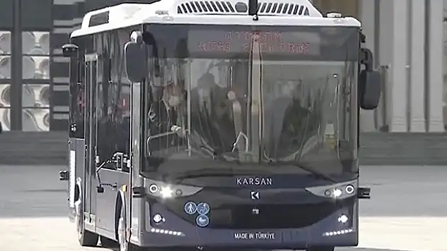 Türk mühendislerince geliştirilen dünyanın ilk seri üretim 4. seviye sürücüsüz elektrikli otobüsü tanıtıldı