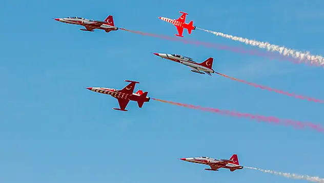 Türk Yıldızları 25 gösteriye imza atacak