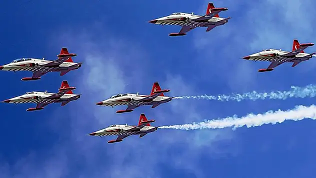 Türk Yıldızları 30. doğum gününü kutluyor
