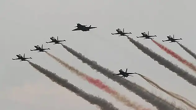 Türk Yıldızları, SOLOTÜRK ve Kızılelma'nın birlikte uçuşu 360 derece çekimle görüntülendi
