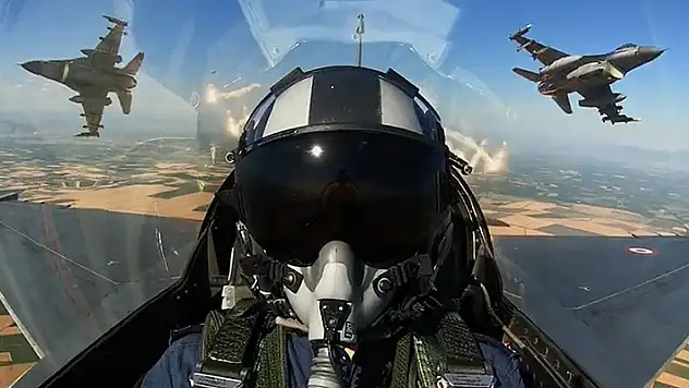 Türk Yıldızları, Türk Hava Kuvvetlerinin 112'nci yılını özel video ile kutladı
