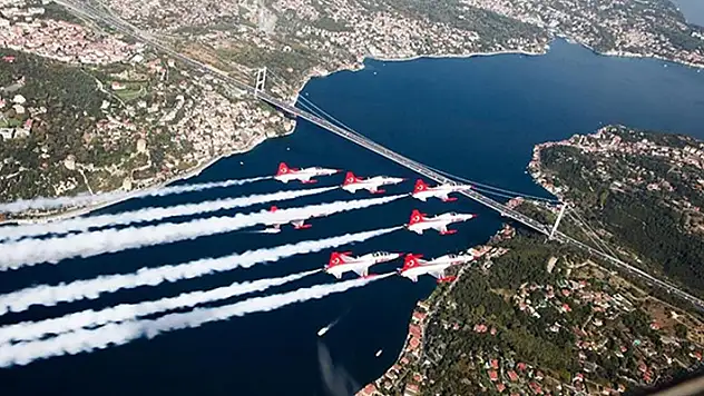 Türk Yıldızları ve SOLOTÜRK, Boğaz'da selamlama uçuşu yapacak
