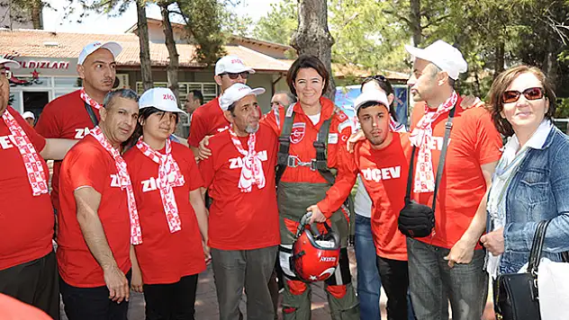 Türk Yıldızlarından engelli çocuklara jest