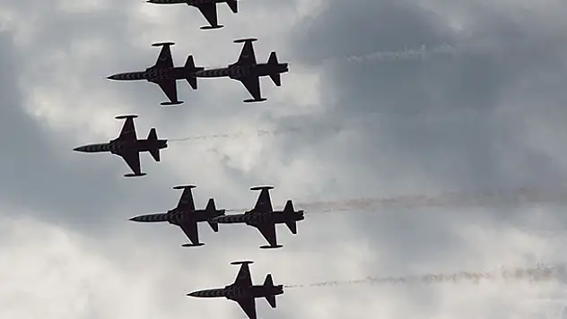 Türk yıldızlarından nefes kesen prova