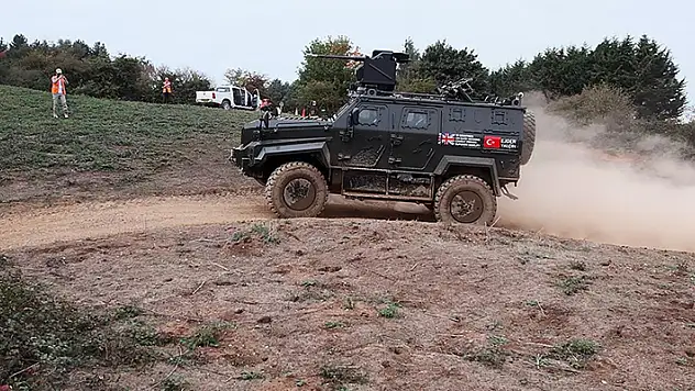 Türk zırhlısından, güçlenen silahıyla İngiltere'de gövde gösterisi
