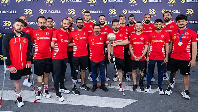 Turkcell'den Ampute Milli Futbol Takımı'na 3 milyon lira ödül
