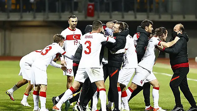 Türkiye 3 puana 90+9'da uzandı
