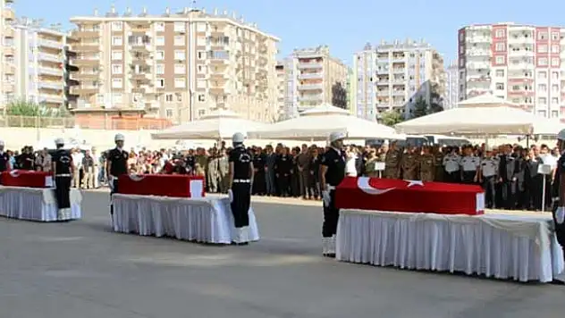 Türkiye 3 şehidini sonsuzluğa uğurladı