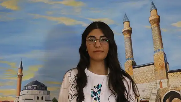 Türkiye 53'üncüsü olan öğrenci hikayesiyle duygulandırdı
