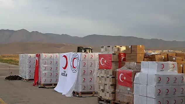 Türkiye, Afganistan'daki selzedelere 24 tonluk insani yardım gönderdi
