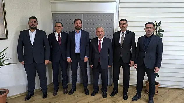 Türkiye Atletizm Federasyon Başkan Adayı  Öztürk'ten  Büyükşehir Belediye Spor Kulübüne ziyaret