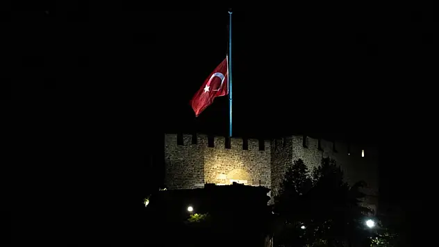 Türkiye'de 3 günlük milli yas ilan edildi