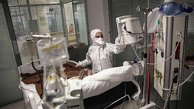Türkiye'de 54 bin 100 kişinin testi pozitif çıktı, 136 kişi yaşamını yitirdi
