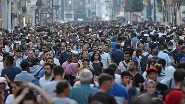 Türkiye'de genç nüfus oranı azalıyor